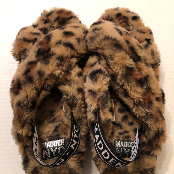 Madden Girl Womens Pink Faux Furry White Sandals Slides Size  STEVE MADDEN WOMEN\'S FAUX FUR SANDALS  SIZE: 9